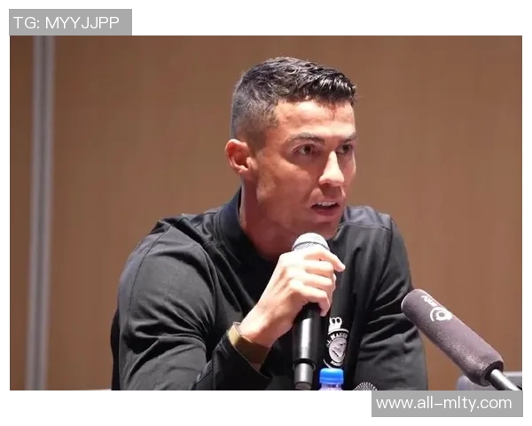 男子因焚烧C罗雕像被警方逮捕送精神病院接受治疗